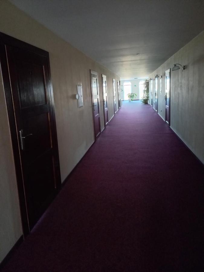 Hotel Roza Losice Zewnętrze zdjęcie